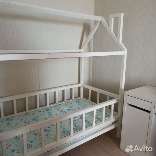 Детская кровать Домик с матрасом