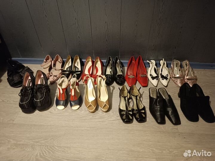 Обувь женская 39 размер бу. 33 пары