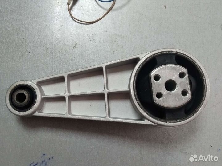 Задняя опора двигателя Шевроле Лаччети