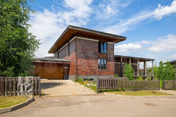 Дом 498 м² на участке 20,7 сот.