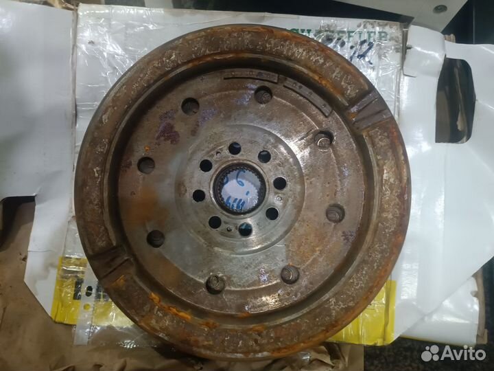 Маховик двухмассовый 06J105266AE VAG б/у