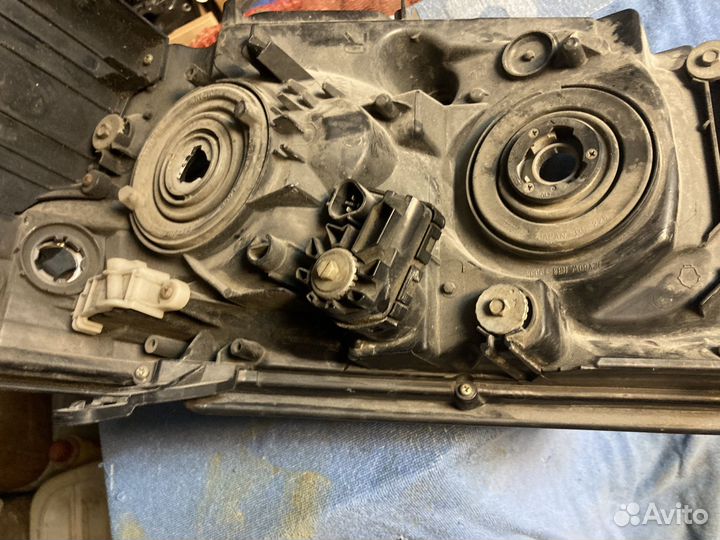 Фара передняя правя Toyota Land Cruiser 200