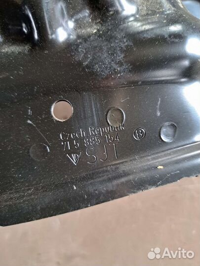 Кронштейн заднего дивана Porsche Cayenne 955