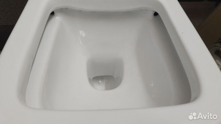 Унитаз новый безободковый