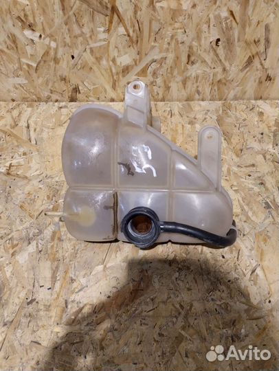 Jeep grand cherokee wk2 расширительный бачок