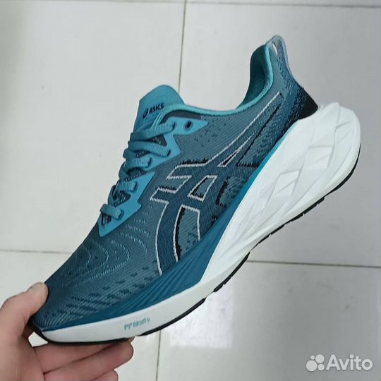 Кроссовки мужские Asics Novablast 4