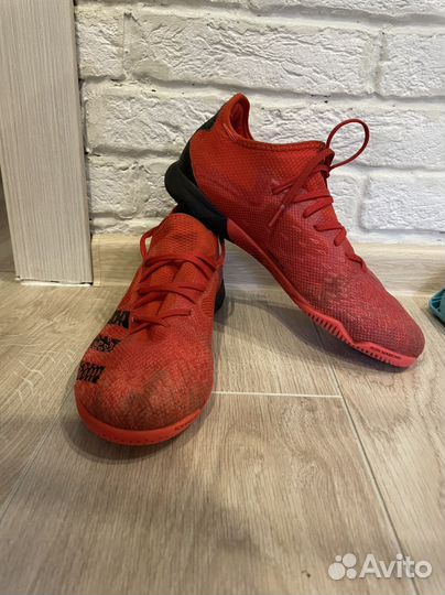 Футбольные бутсы adidas