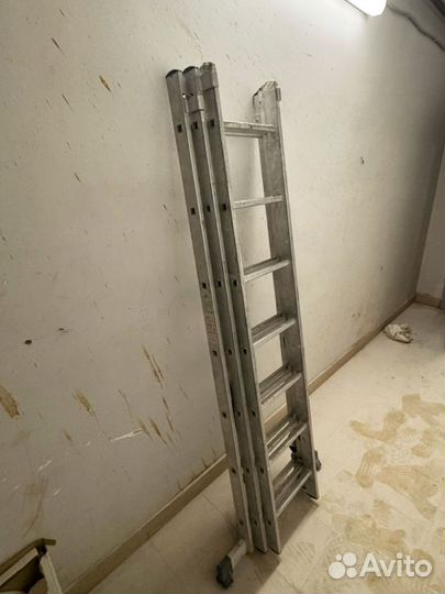 Стремянка трехсекционная