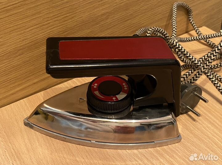 Утюг дорожный малогабаритный 1985 год