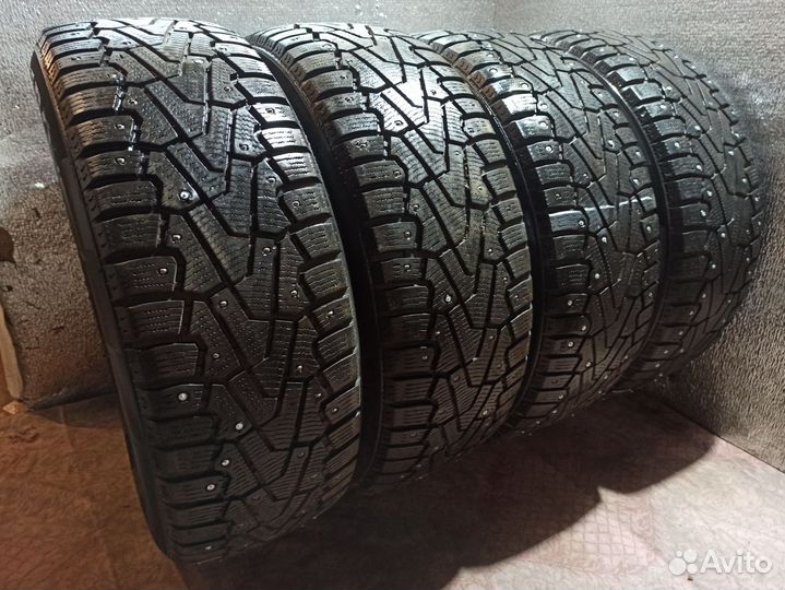 Pirelli Winter Ice Zero 215/60 R16