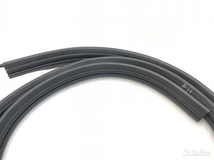 Уплотнитель двери задний правый Nissan Qashqai 1.6