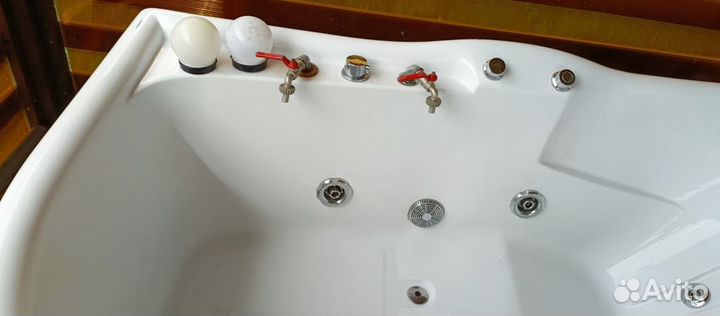 Двухместная Ванна джакузи бу