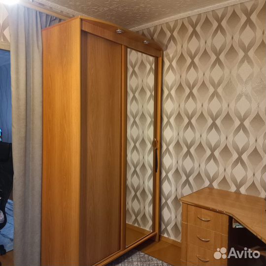 Компьютерный стол и шкаф