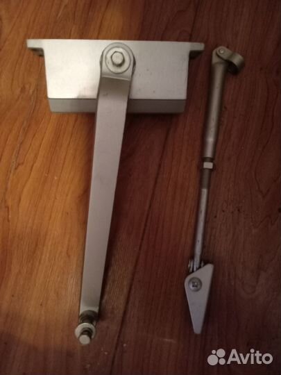 Доводчик дверной