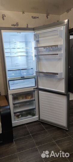 Холодильник Bosch KGN49LB20R