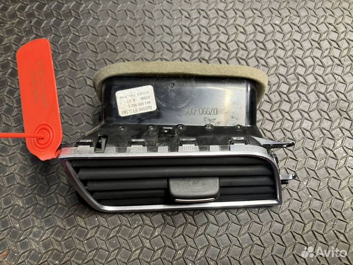 Дефлектор обдува салона правый Audi A8 D4/4H 2012