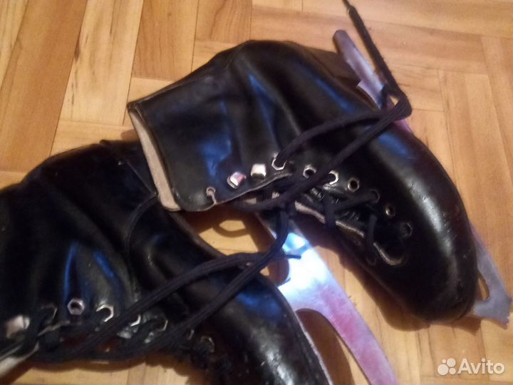 Коньки фигурные,черные