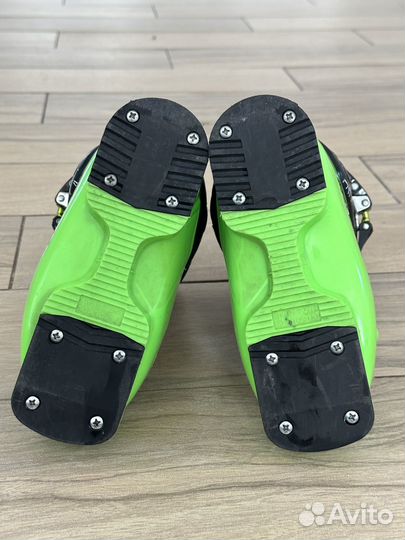 Горные лыжи 80 см с ботинками р.26-27 и шлемом