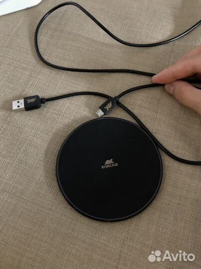 Беспроводное зарядное устройство rivacase