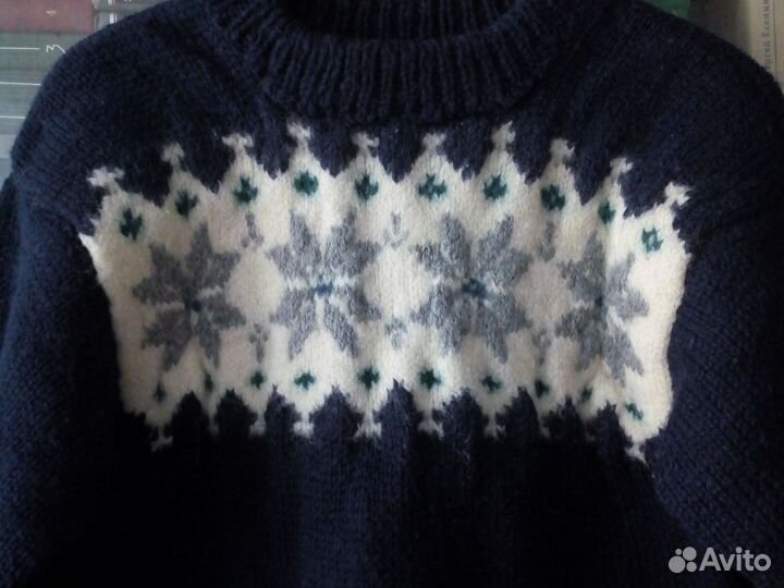Свитер шерстяной