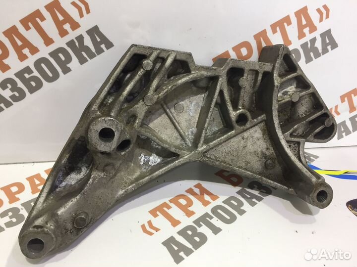 Кронштейн навесного оборудования 06J199207P Шкода