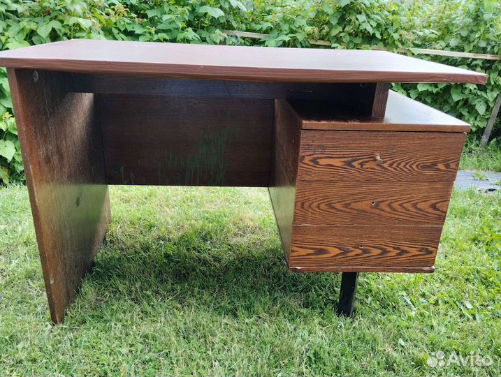 Письменный стол