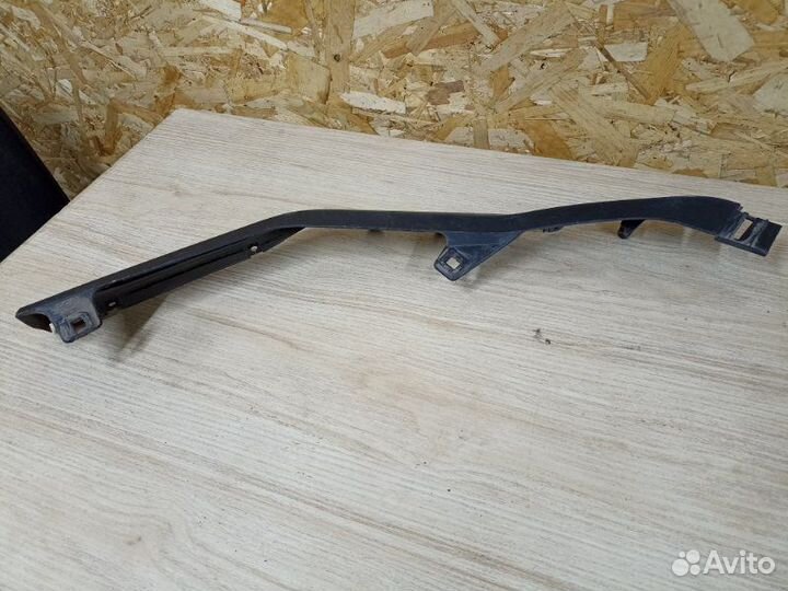 Накладка бампера передняя правая Lexus Rx350