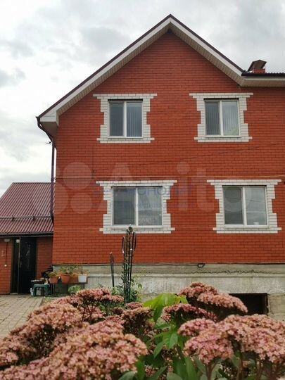 Коттедж 187 м² на участке 10 сот.