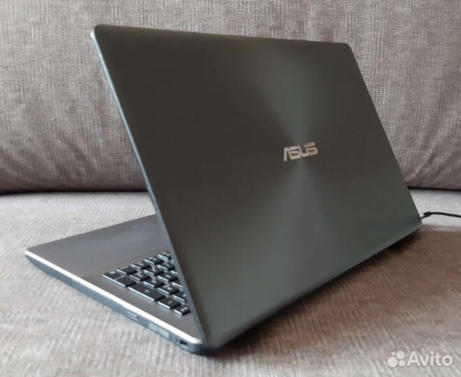 Asus X550CC 15,6/GeForce GT720m 2Gb/4Gb/500 HDD