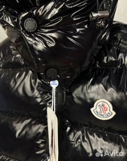 Глянцевая жилетка Moncler