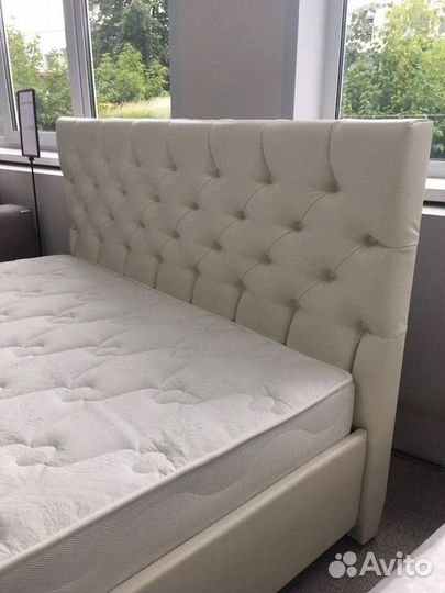 Кровать двухспальная новая с ящиками