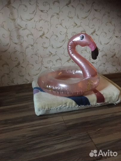 Надувной круг розовый фламинго с блестками