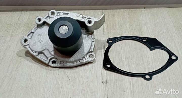 Помпа водяной насос Nissan terrano D10
