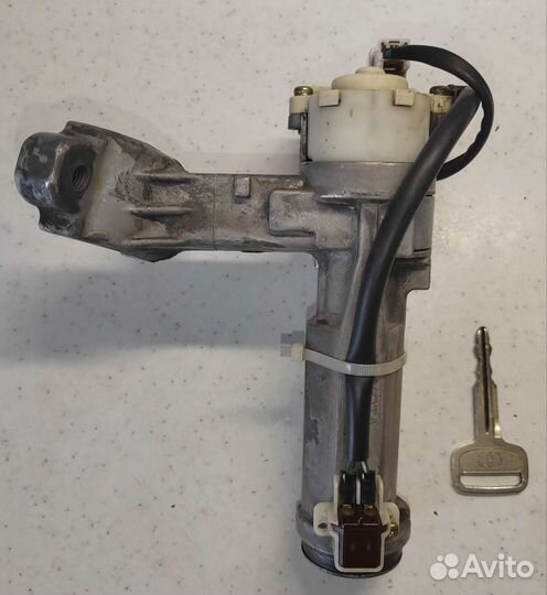 Замок зажигания Toyota Corolla ae101