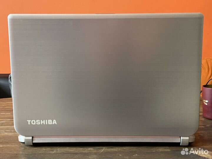 Ноутбук Toshiba Satellite e45-B4200