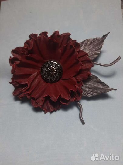 Брошь цветок из кожи