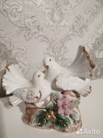 Голуби фарфоровые