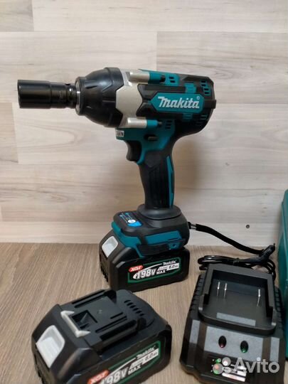 Мощный безщеточный гайковерт, колеса крутит