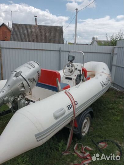 Лодка brig с мотором Honda