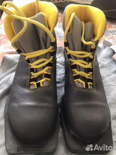 Лыжные ботинки