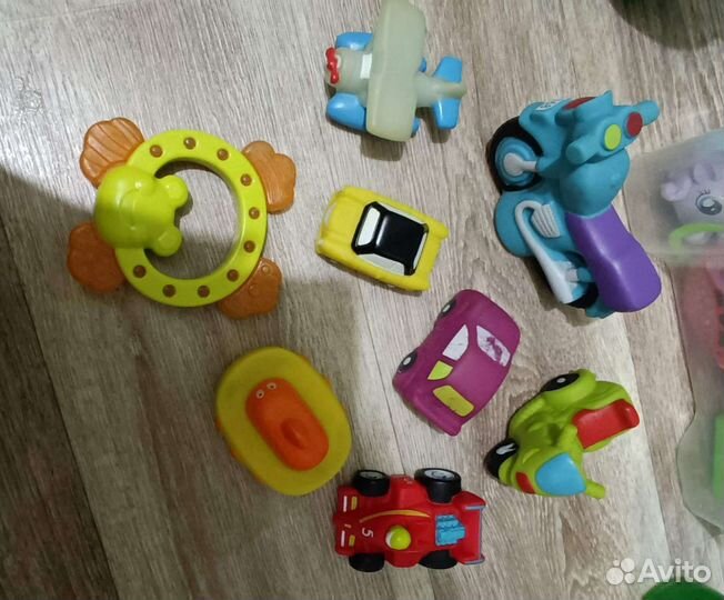 Развивающие игрушки (сортер с молоточком, игрушки)