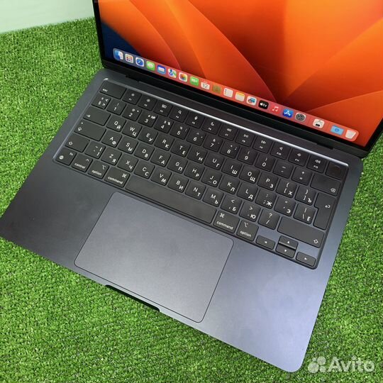 Ноутбук MacBook Air 13 2022 M2 АКБ: 33 цикла
