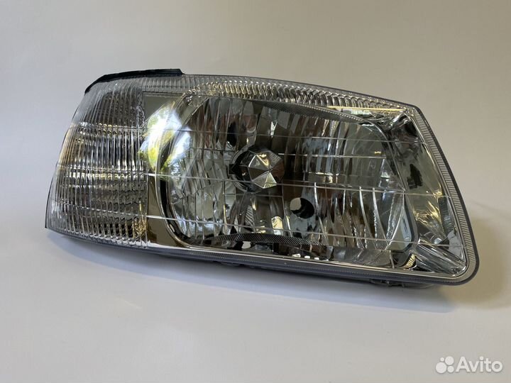 Фара правая Hyundai Accent 06-11