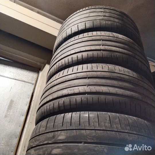 Pirelli P Zero 315/30 R22 и 275/35 R22