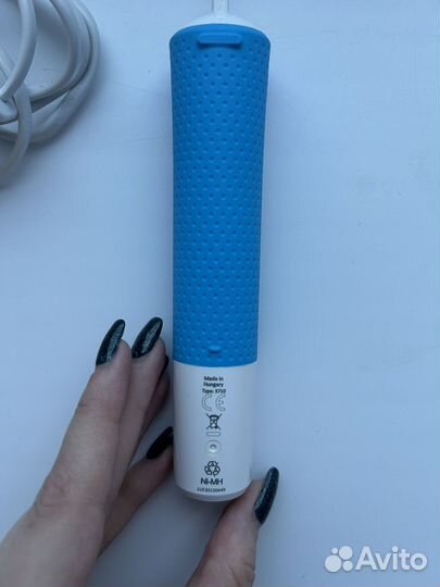 Электрическая зубная щетка oral b vitality 100