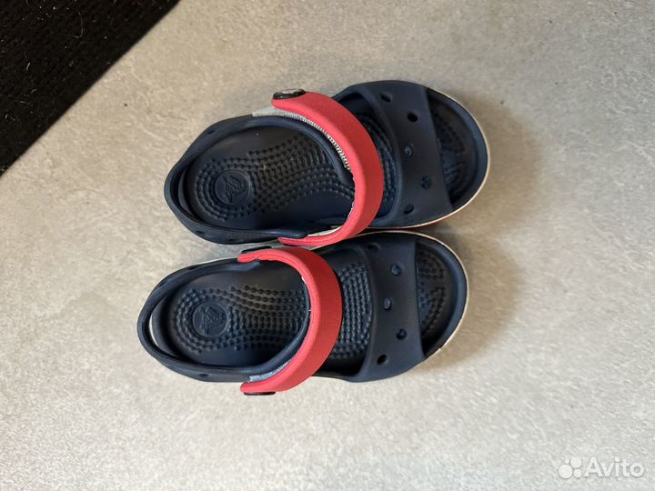 Сандалии crocs