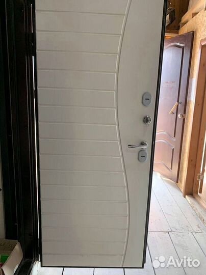 Входная дверь