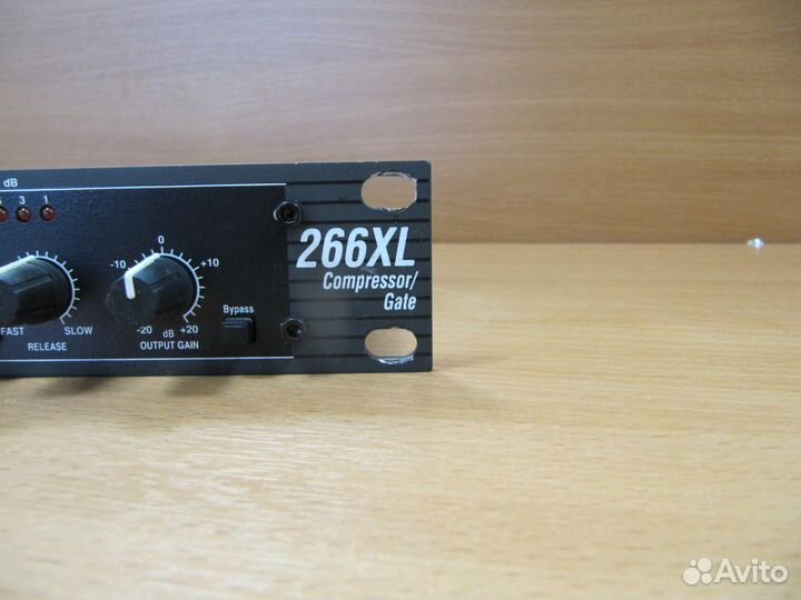 DBX 266XL 2-канальный компрессор/лимитер/экспандер