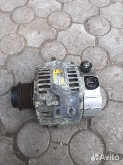 Генератор на toyota voxy AZR60G 1AZ-FSE