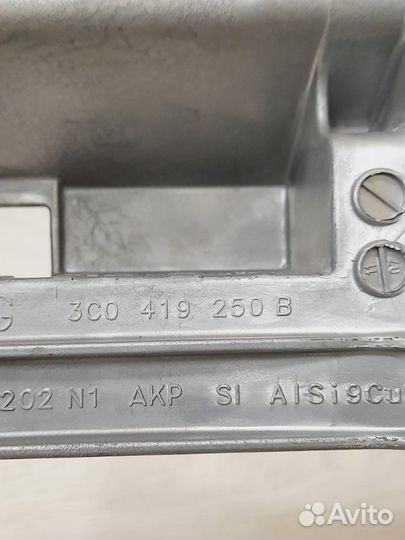 Кронштейн рулевой колонки Volkswagen Passat B6 1.8